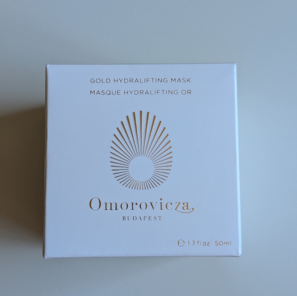 White and Gold Skincare Mask